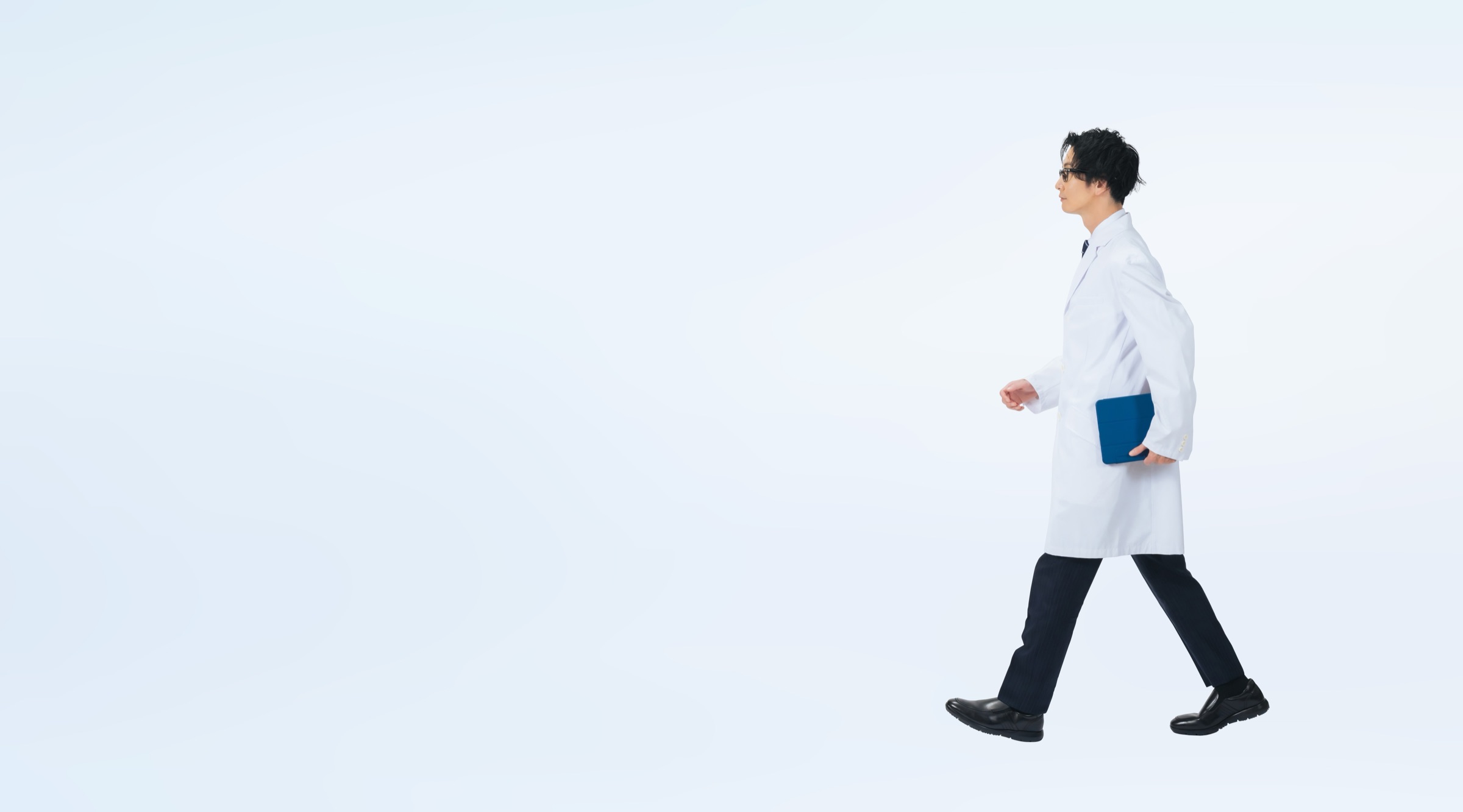 白衣を着た医師